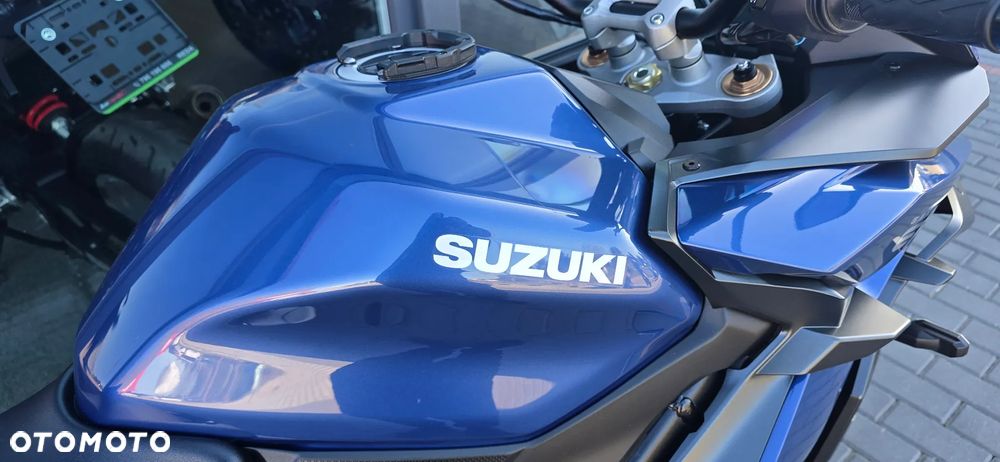 Suzuki GSX - 12