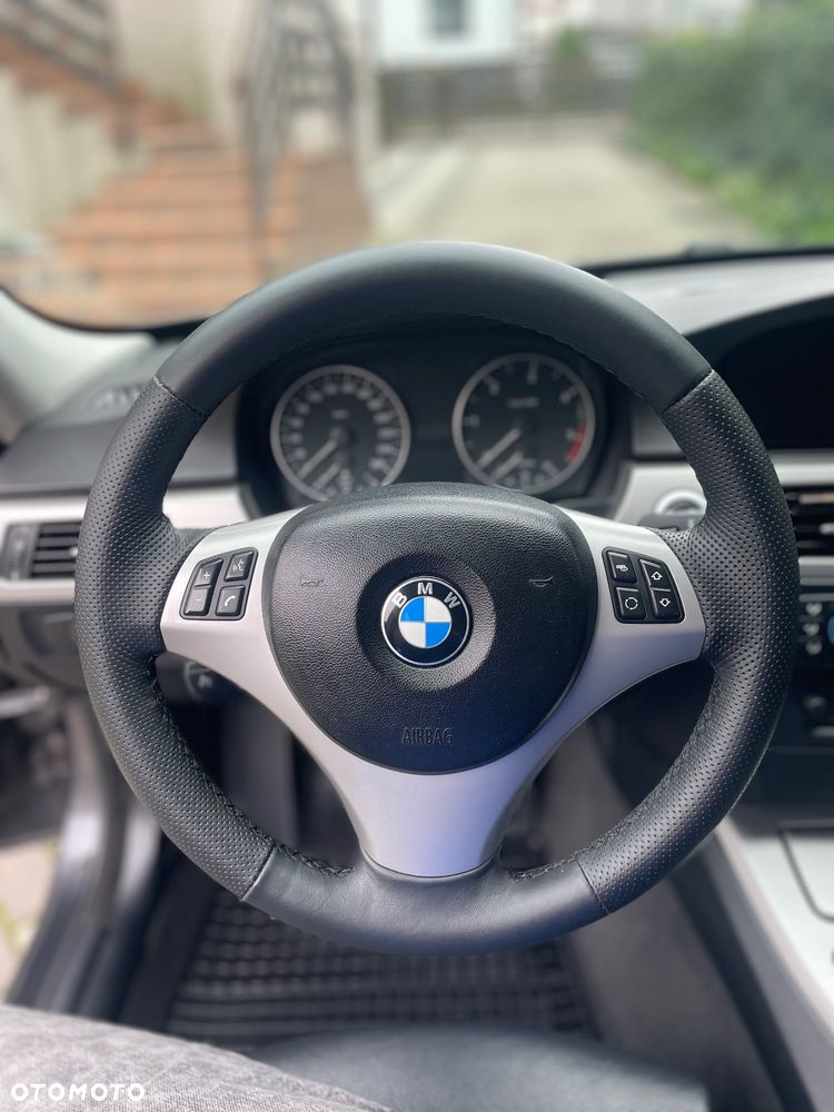 BMW Seria 3 320d - 25