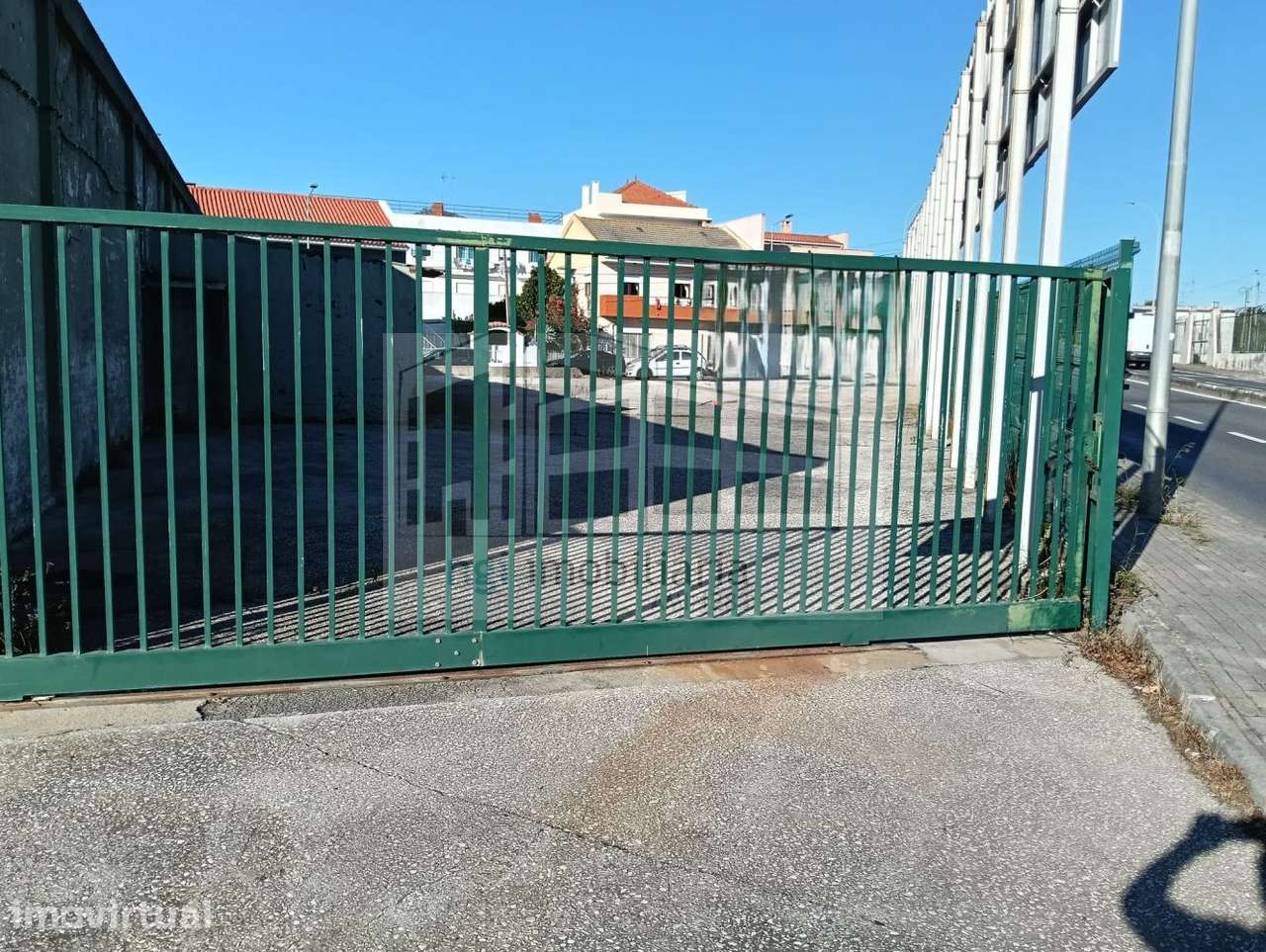 Terreno com armazém - Amadora - Grande imagem: 2/11
