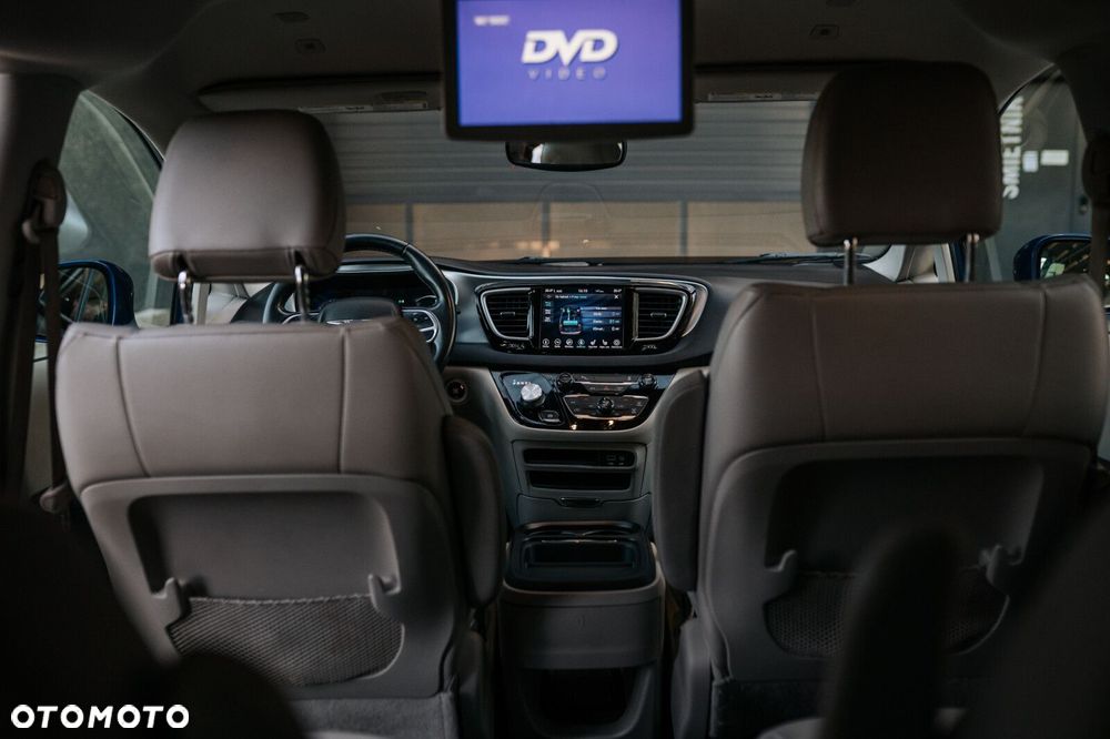 Chrysler Pacifica - 36