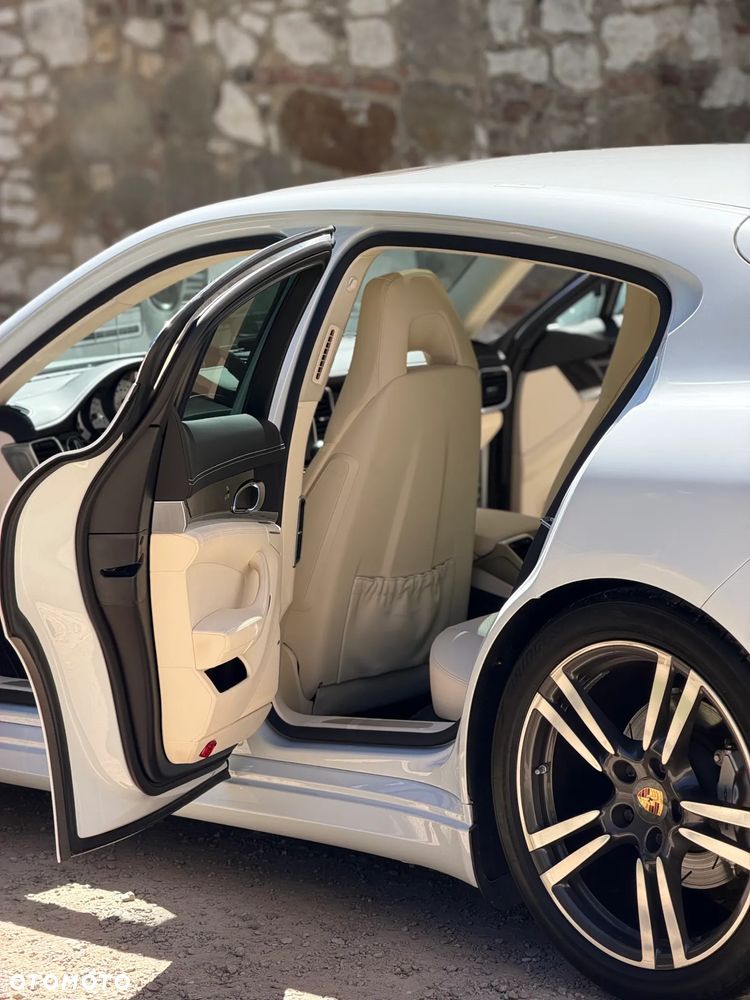 Porsche Panamera 4S - 13