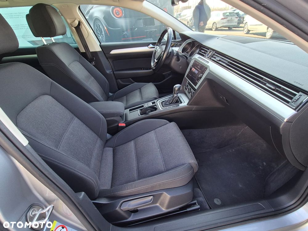 Volkswagen Passat - 30
