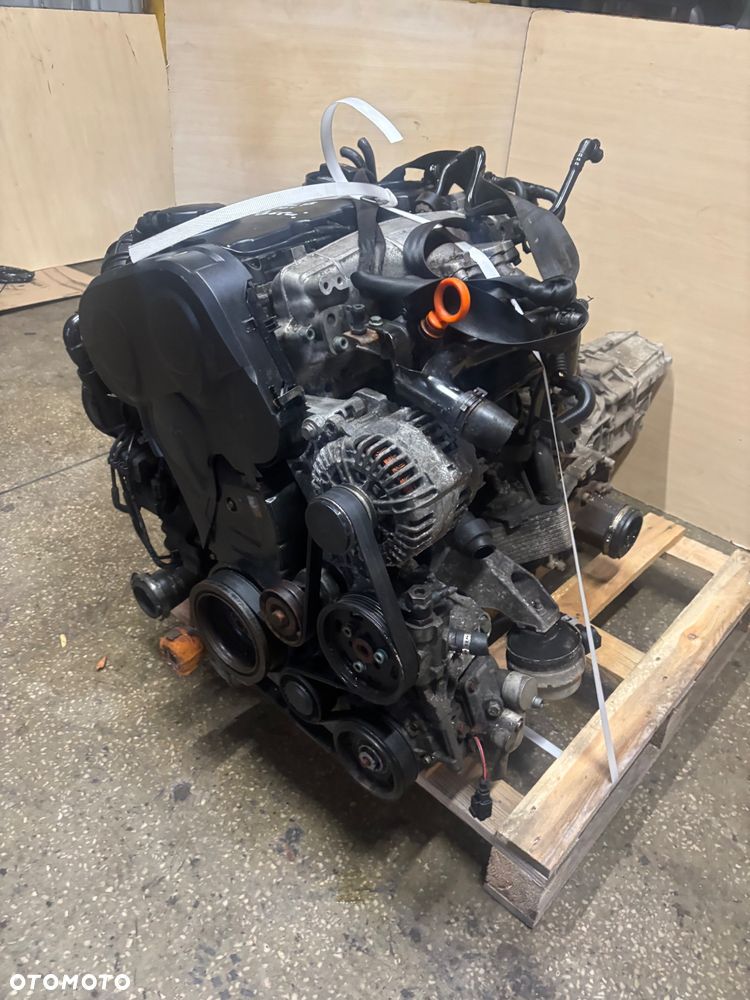 BLB kompletny NA CZESCi głowica  silnik Audi A4 / A6 2.0 TDI 140KM / 103kW Silnik Blb stoi na części głowica turbina wtrysk wtryski alternator kolektor pompa tłok miska - 4