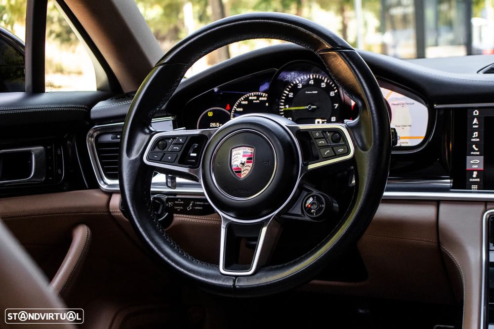 Porsche Panamera 4 E-Hybrid - 34