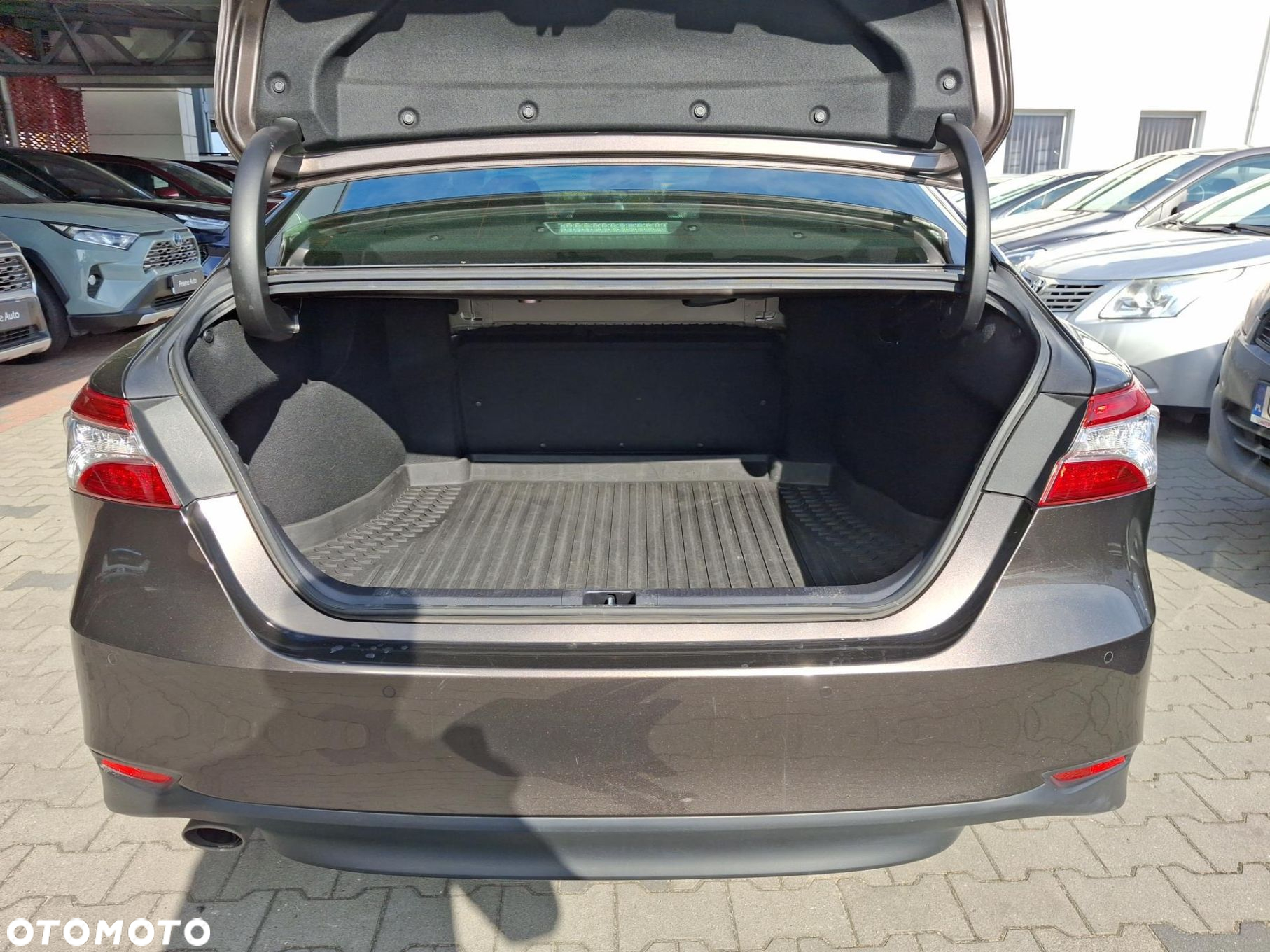 Toyota Camry - 27