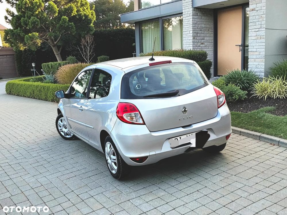 Renault Clio 1.2 16V 75 TomTom Edition - 2