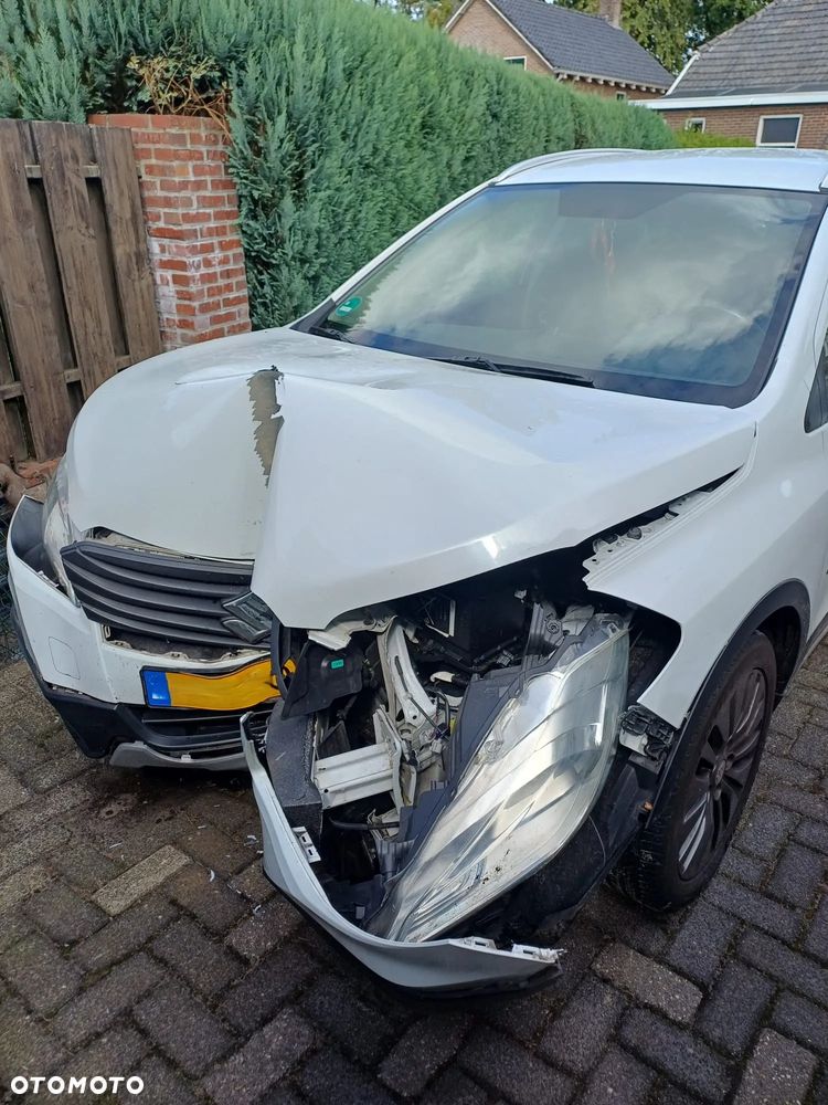Suzuki SX4 S-Cross 1.6 Premium - 4