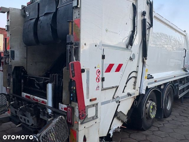 Renault D 26 Wide śmieciarka Euro 6 - 5