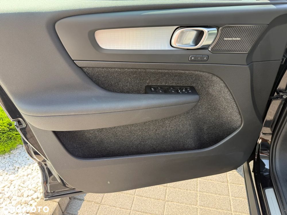 Volvo XC 40 B3 Plus Dark - 17