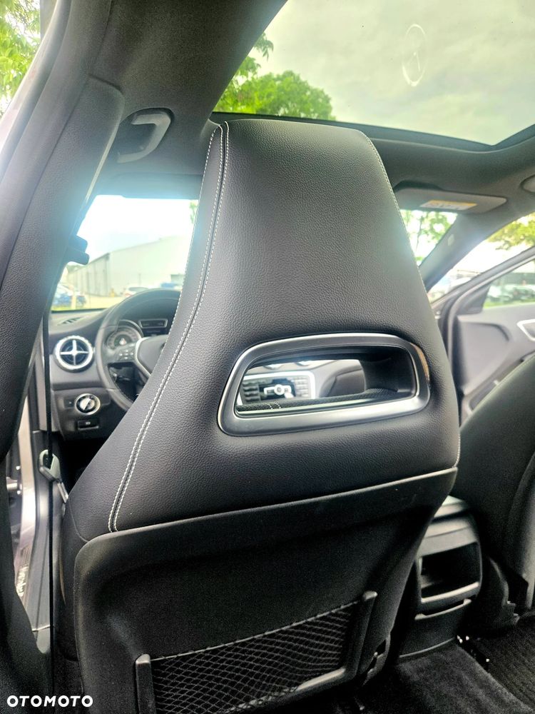 Mercedes-Benz GLA - 31