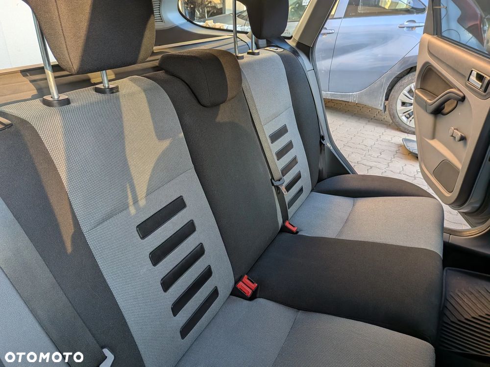 Ford Focus 1.6 Ambiente - 10
