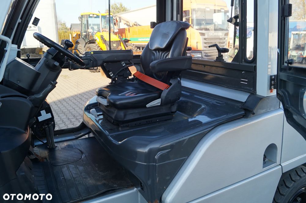 Nissan Wózek widłowy 5 tony udźwigu - 13