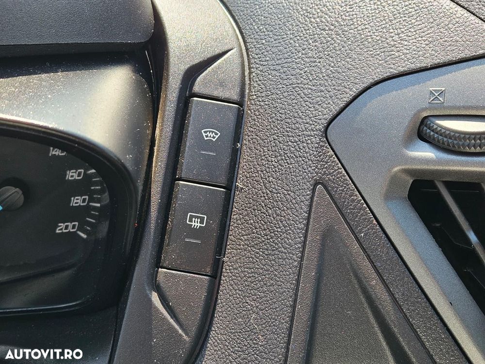 Ford Tourneo Custom - 8