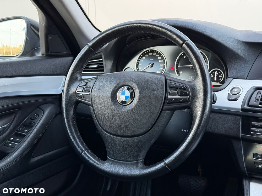 BMW Seria 5 520d xDrive - 13