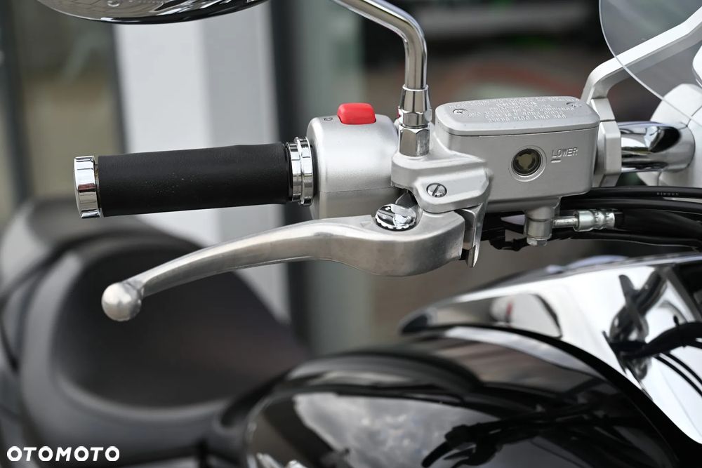 Suzuki Intruder - 17