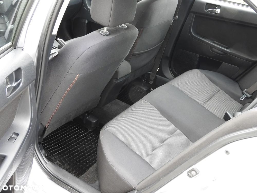 Mitsubishi Lancer - 9