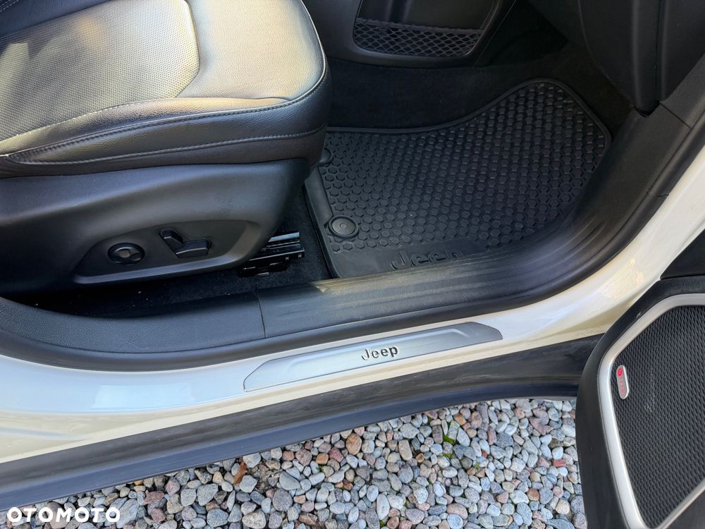 Jeep Compass - 32