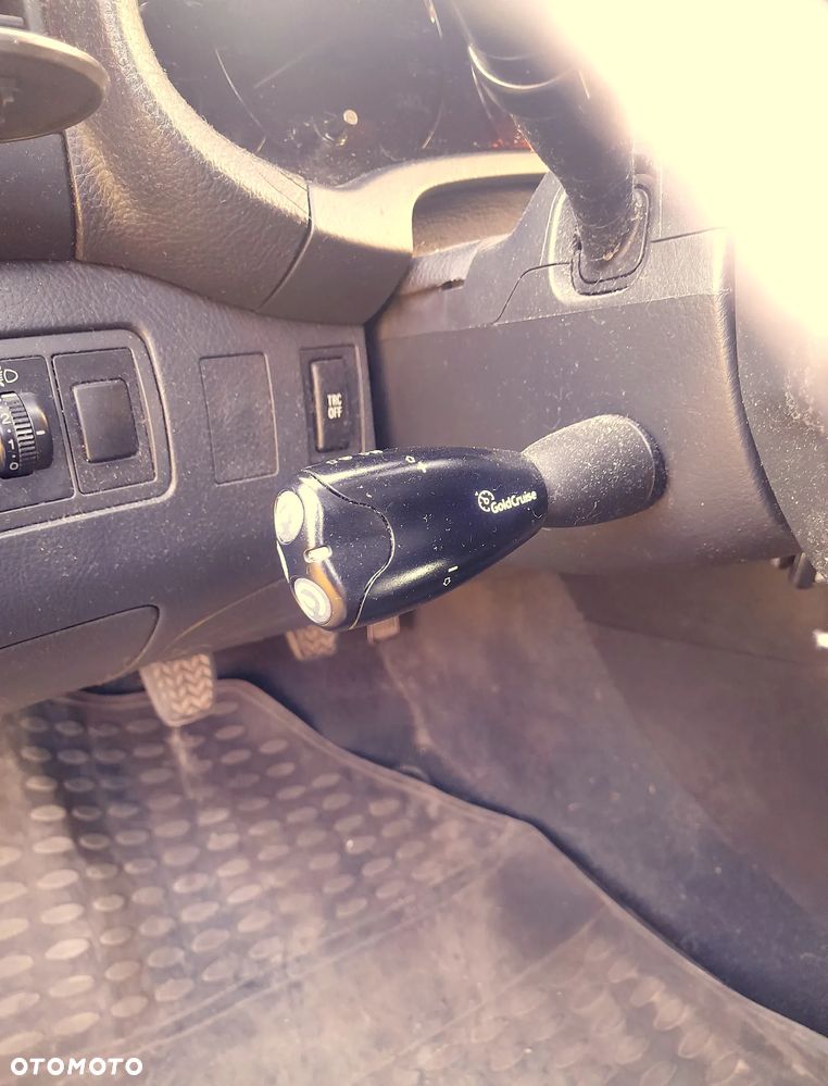 Toyota Avensis 1.8 VVT-i Luna - 22