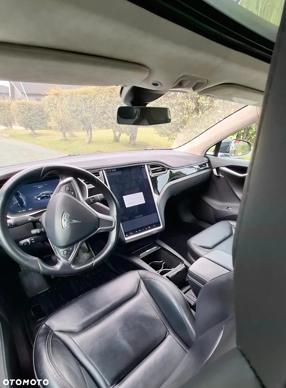 Tesla Model S - 10