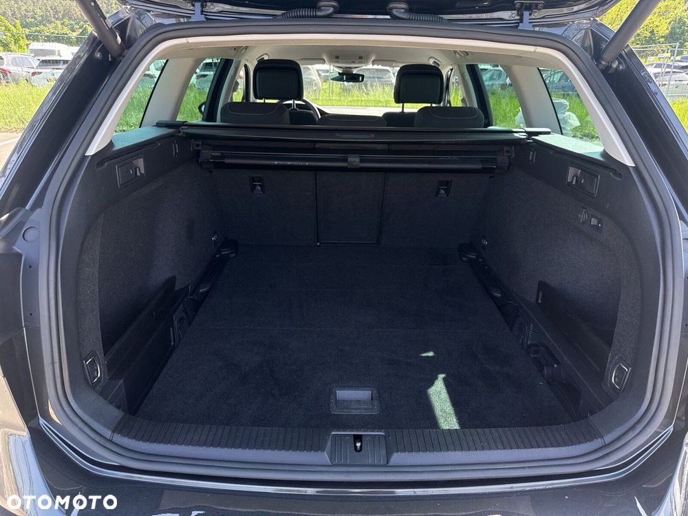 Volkswagen Passat Variant 2.0 TDI EVO Business DSG - 36
