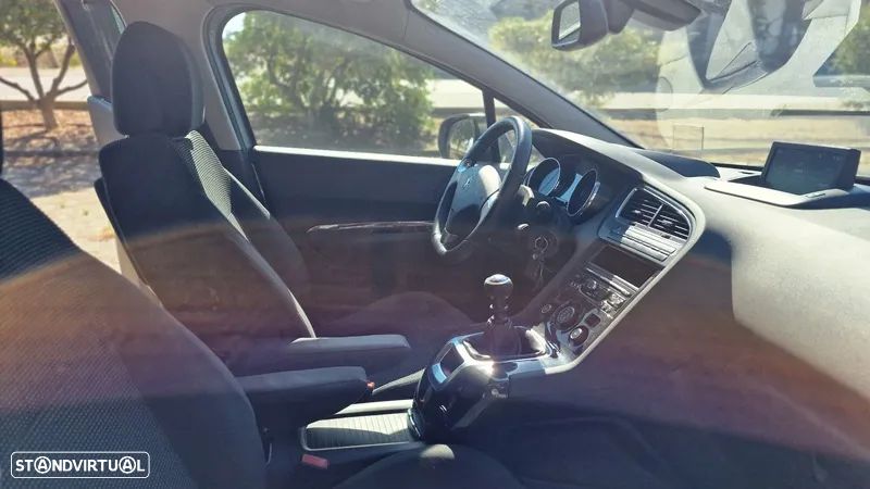 Peugeot 5008 1.6 HDi 7L Allure - 15