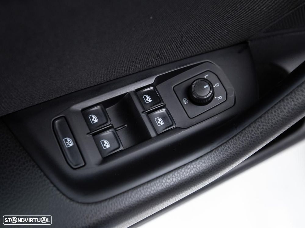 VW Passat Variant 2.0 TDI Business DSG - 14