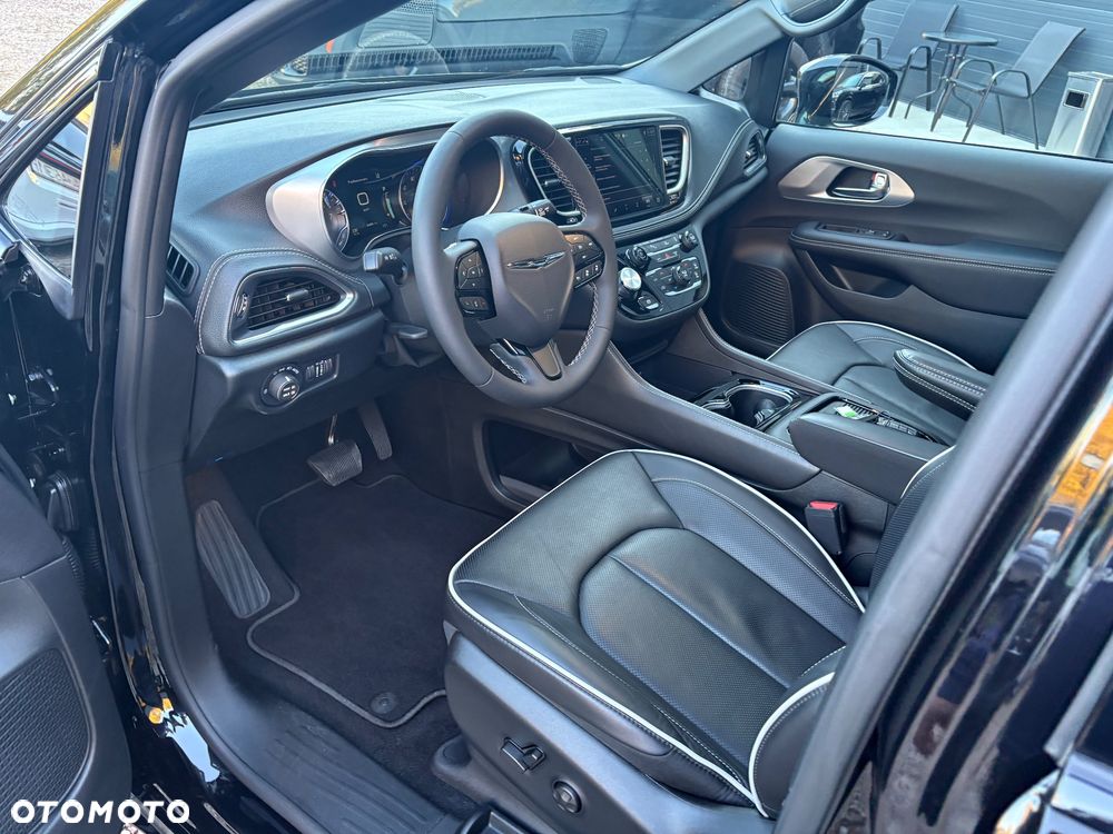 Chrysler Pacifica - 17