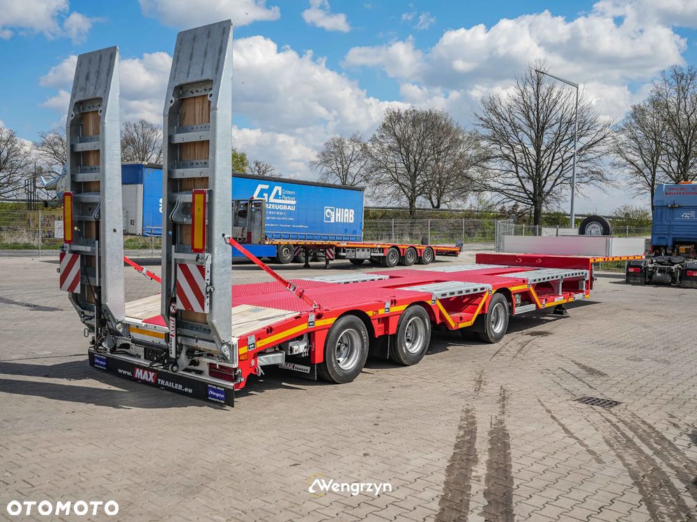 MAX Trailer 3 osiowe semi pod ciągnik lowdeck