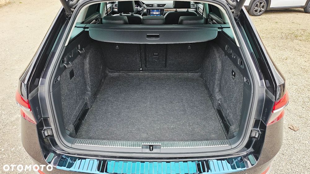 Skoda Superb 2.0 TDI SCR 4x4 Scout DSG - 37