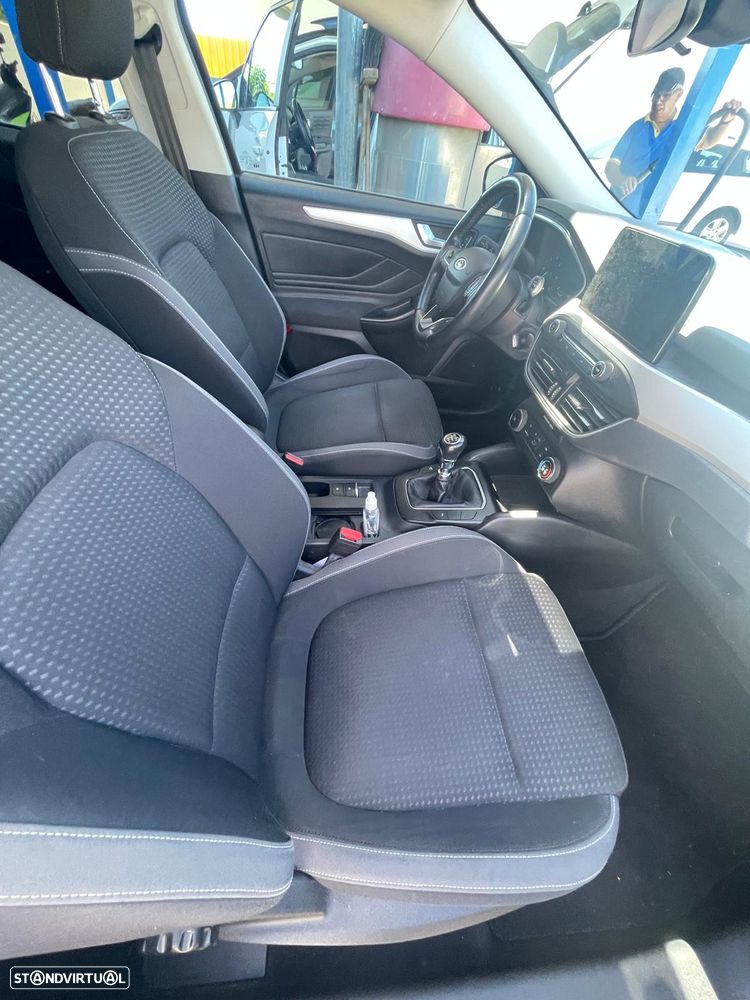 Ford Focus SW - 24