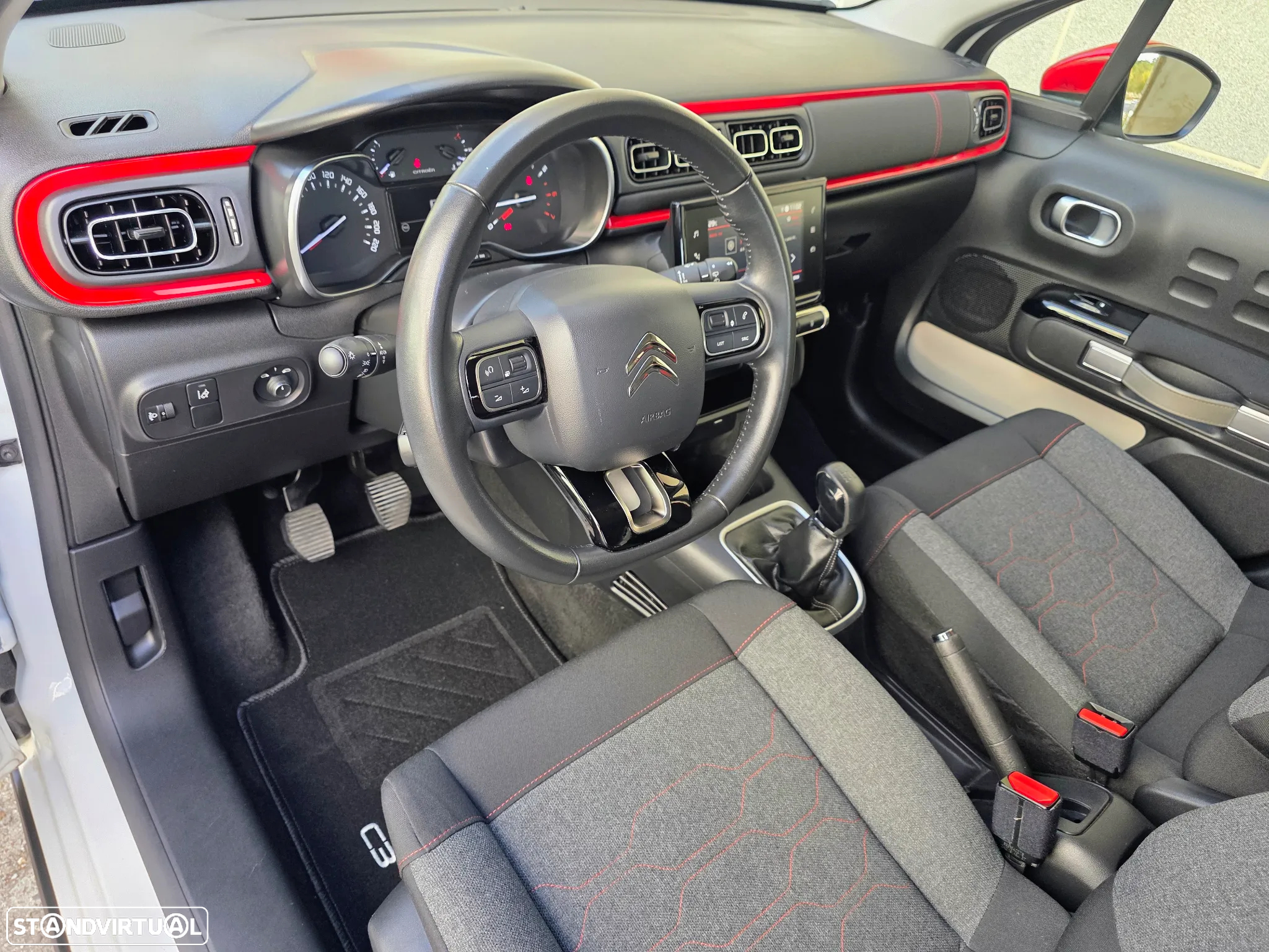 Citroën C3 1.2 PureTech Shine - 27