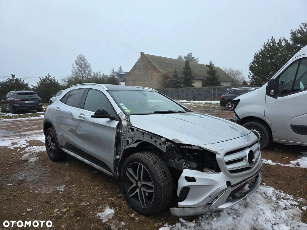 Mercedes-Benz GLA 220 d 4Matic 7G-DCT Activity Edition - 6
