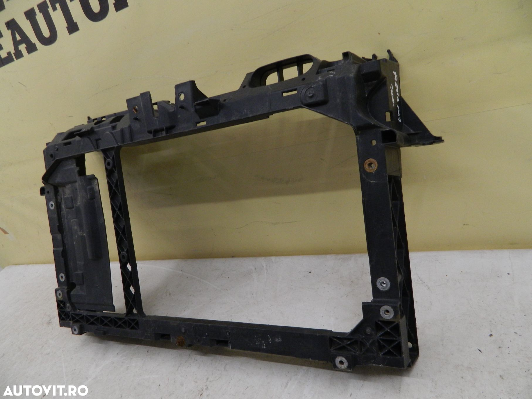 Trager / Panou fata Ford Fiesta, 2017, 2018, 2019, 2020, cod origine 8V51-A16E146-C10. - 4