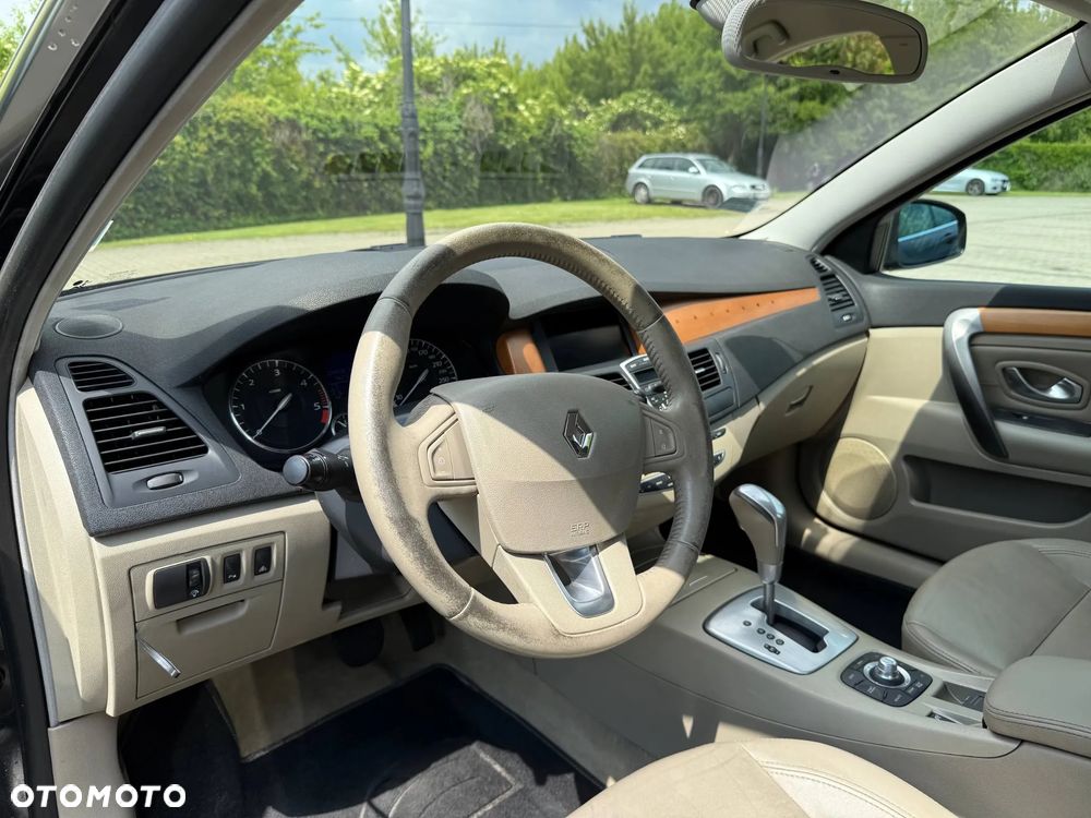 Renault Laguna 2.0 DCi Initiale - 25