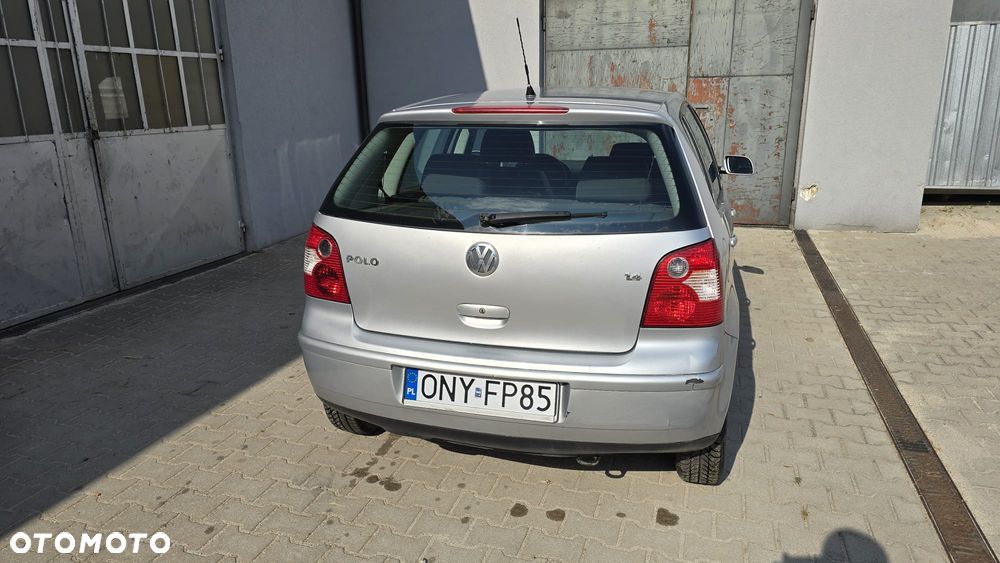 Volkswagen Polo 1.4 16V Comfortline - 12