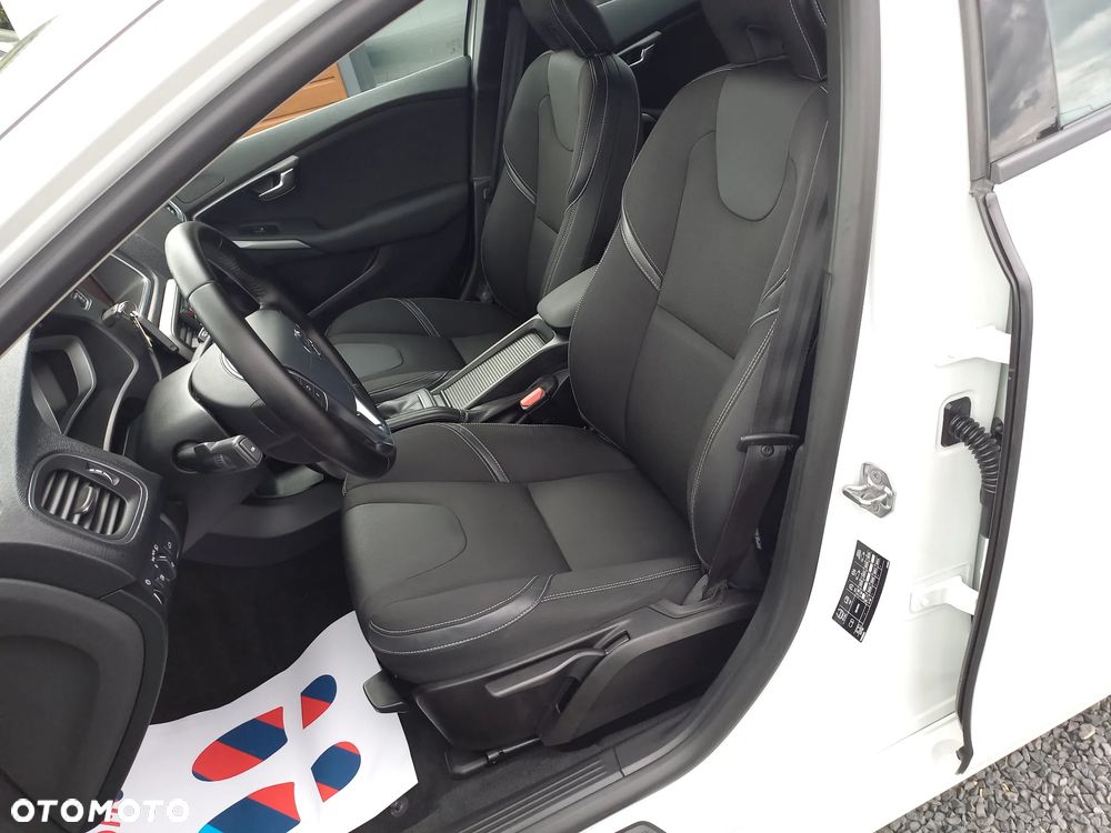 Volvo V40 D2 Drive-E Momentum - 16