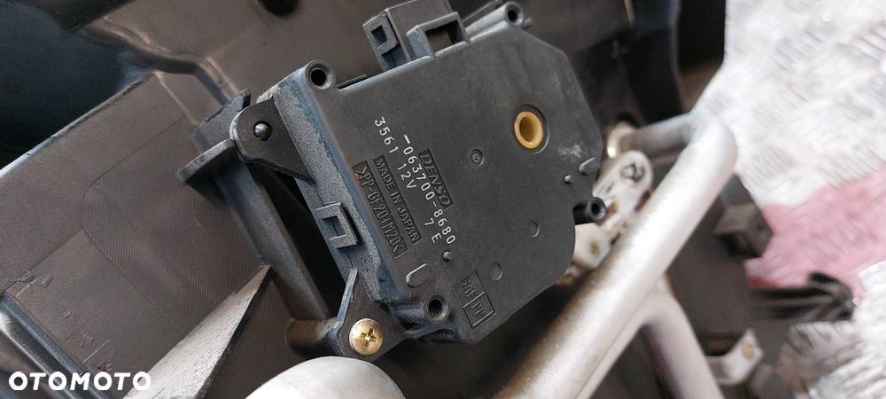 OBUDOWA NAGRZEWNICY AVENSIS T25 87010-05450 EUROPA - 9