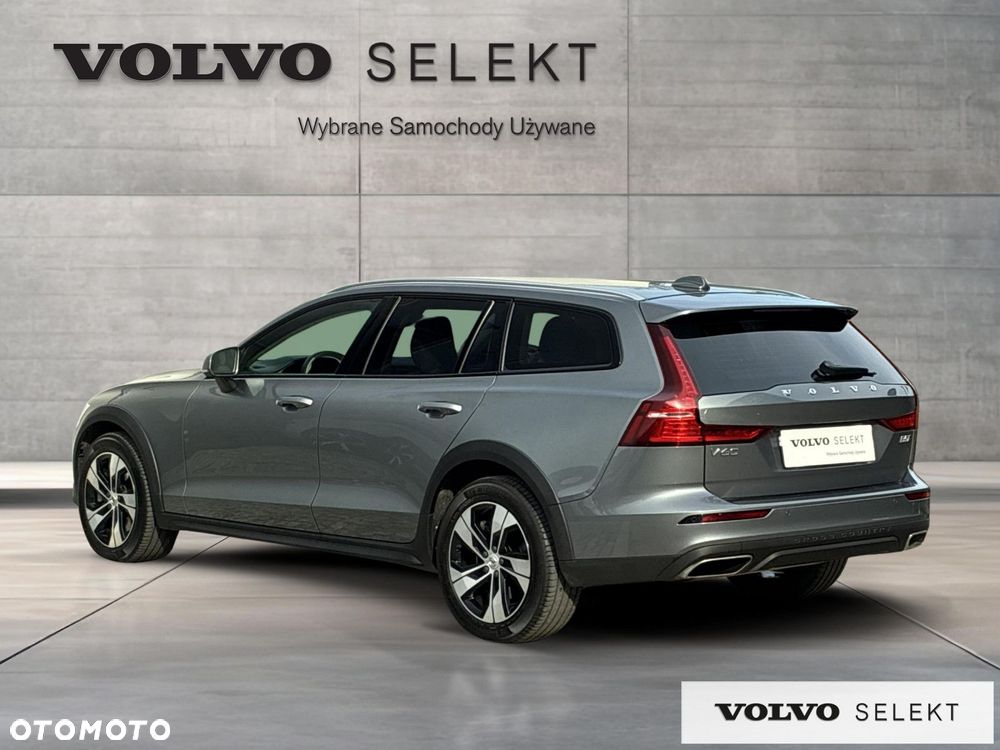 Volvo V60 Cross Country - 9