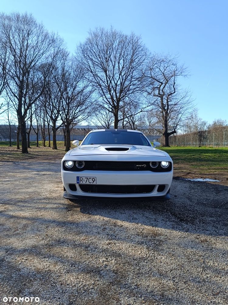 Dodge Challenger - 1