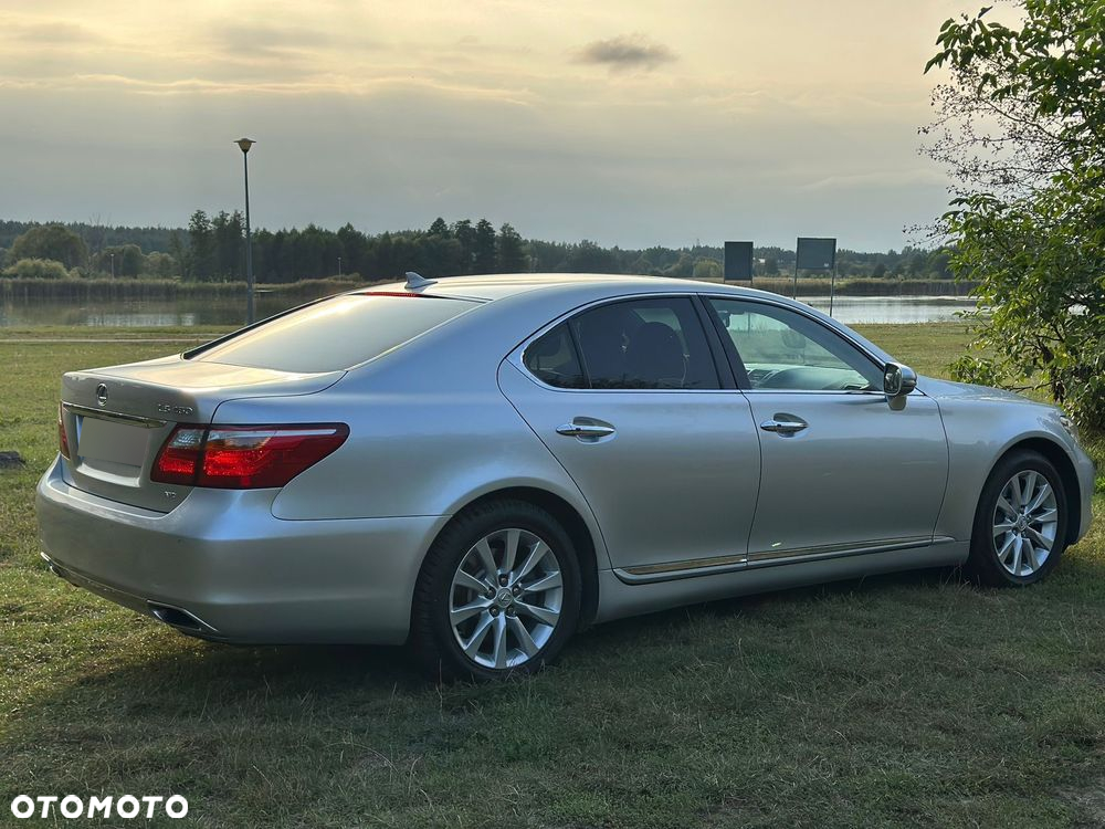 Lexus LS 460 AWD - 25