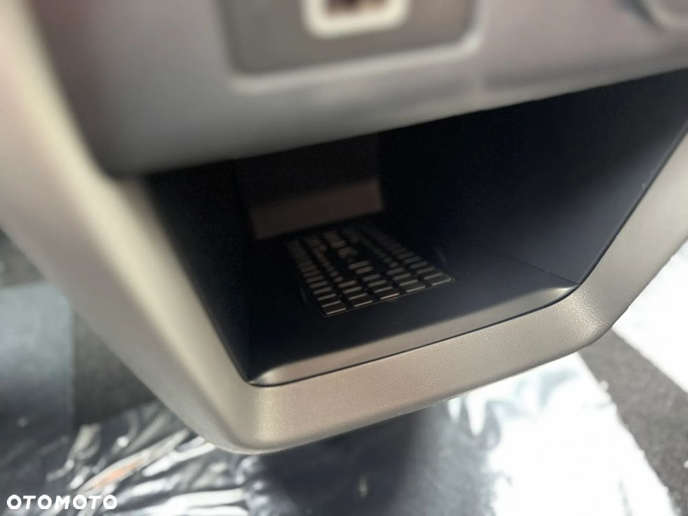 Volkswagen Caravelle - 20