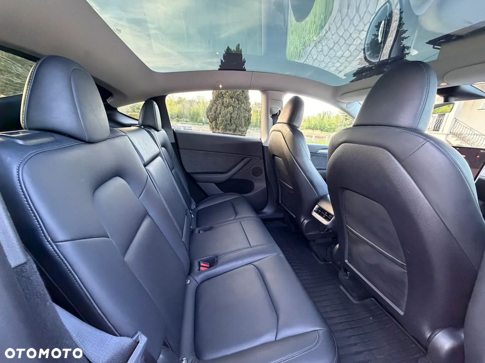 Tesla Model Y Long Range AWD - 9
