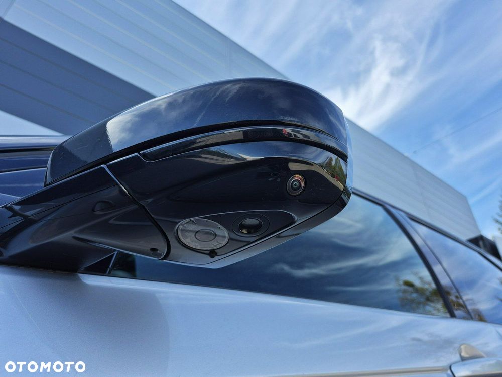 Land Rover Discovery Sport - 12