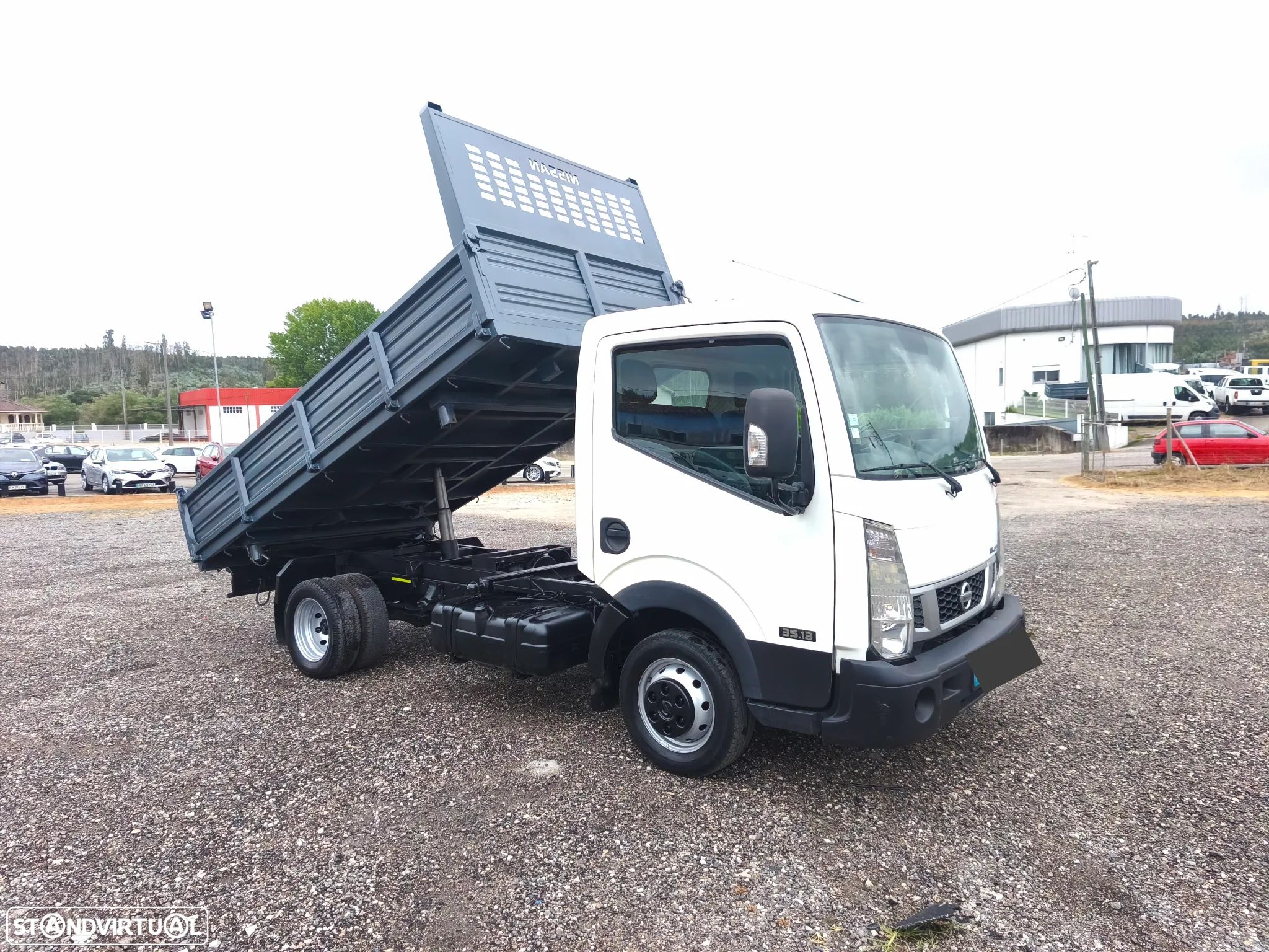 Nissan Cabstar - 1