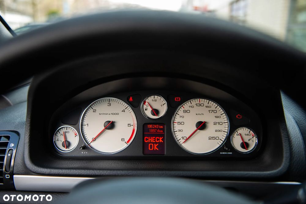 Peugeot 407 HDi 140 JBL - 28