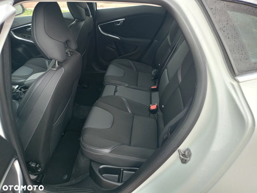 Volvo V40 D2 Drive-E Momentum - 12