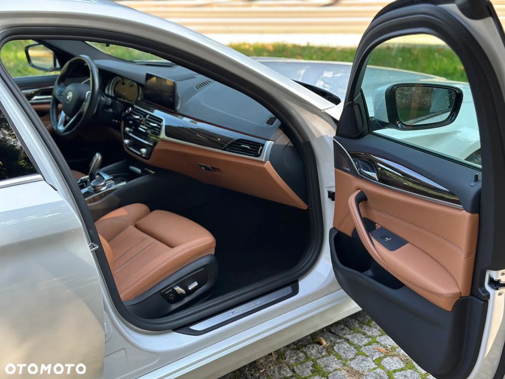 BMW Seria 5 530i xDrive Sport Line - 7