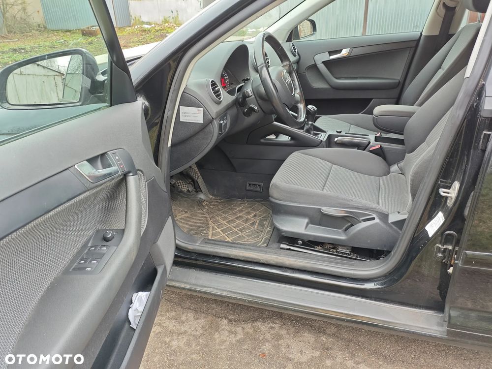 Audi A3 Sportback 1.6 FSI Attraction - 12