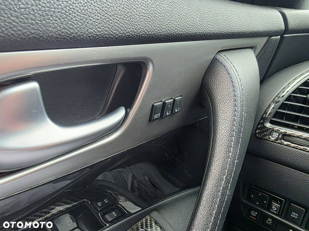 Infiniti QX70 - 13