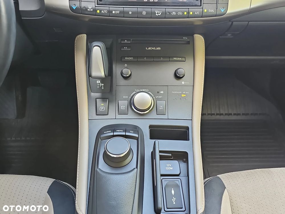 Lexus CT 200h Elegance - 23
